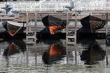 Stanowiska dla łodzi w porcie Hjo nad jeziorem Vattern, Weter, Szwecja