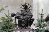 Jarosław, Pieta przed Kolegiatą