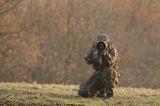 Fotograf przyrody, czatowanie, kamuflaż, strój maskujący