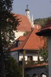 Kazimierz Dolny nad Wisłą, dachy, domy i kościół Farny