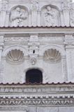Kazimierz Dolny nad Wisłą, kamienica Celejowska pod św Bartłomiejem, figury Chrystusa, jako Zbawiciela Świata i Maryji, jako Królowej Nieba
