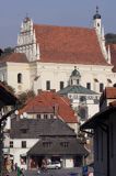 Kazimierz Dolny nad Wisłą, rynek, dachy, domy i kościół Farny