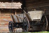 Kolbuszowa, park etnograficzny Muzeum Kultury Ludowej, wóz drewniany, Zagroda z Brzózy Stadnickiej