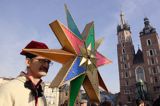 Wielka Gwiazda kolędnicza na Rynku pod pomnikiem Mickiewicza w pierwszy czwartek grudnia, Kraków Christmas Star, Cracow, Poland