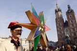 Wielka Gwiazda kolędnicza na Rynku pod pomnikiem Mickiewicza w pierwszy czwartek grudnia, Kraków Christmas Star, Cracow, Poland