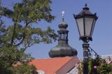 Krosno rynek, latarnia uliczna i Wieza przy Farze