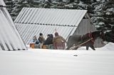 zima, kulig w Dolinie Chochołowskiej, Polana Cochołowska, szałasy pasterskie, Tatrzański Park Narodowy Murań, widok z Mur