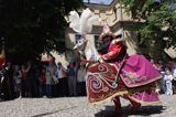 Cracow Lajkonik, taniec na dziedzińcu klasztoru sióstr Norbertanek