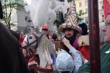 Cracow Lajkonik zbiera haracz mieszkańców na ulicach Krakowa