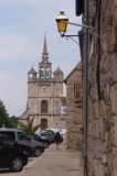 kościół i rynek w Lezardrieux, nad rzeką Trieux, Bretania, Francja