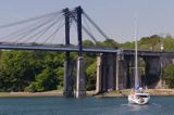most w Lezardrieux, na rzece Trieux, Bretania, Francja jacht typu Ovnie s/y Liberte
