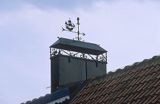 Nida, Mierzeja Kurońska, Litwa, wiatrowskaz z żaglowcem na ozdobnym kominie