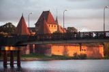 kładka piesza przez Nogat w Malborku, rzeka Nogat, żuławy