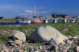 Safran przy pomoście w zatoce na wyspie Maloren, Szwecja, Zatoka Botnicka
