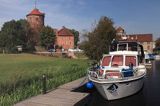 zamek i marina, Neustadt Glewe, marina na rzece Elde, Muritz-Elde wasser strasse, Meklemburgia-Pomorze Przednie, Niemcy