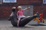 pomnik foki w Norderney na wyspie Norderney, Wyspy Wschodnio-Fryzyjskie, Waddenzee, Niemcy, Morze Wattowe