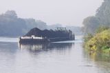 barka na Odrze, koło śluzy Januszkowice, rzeka Odra