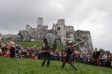 Ogrodzieniec, V Najazd Barbarzyńców, pojedynek