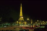 Francja Paryż wieża Eiffla nocą