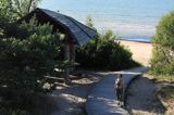 wejście na plażę w Pavilosta, Łotwa beech in Pavilosta village, Latvia