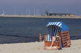 plaża i port jachtowy w Glowe na wyspie Rugia, Niemcy,