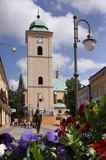 Rzeszów, dzwonnica kościoła farnego i ulica 3 Maja, deptak, Pomnik Tadeusza Nalepy na deptaku