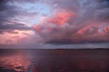 Zachód słońca po burzy przy wyspie Samso koło portu Langor, Kattegat, Dania