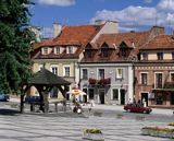 Sandomierz, rynek, studnia, kamienice mieszczańskie