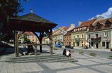 Sandomierz, rynek, kamienice, zabytkowa studnia