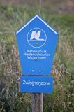 tablica parku narodowego na wyspie Spiekeroog, Wyspy Wschodnio-Fryzyjskie, Wattenmeer, Niemcy
