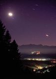 Noc na Spiszu, widok na Tatry i wieś Rzepiska