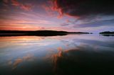 Wschód słońca w zatoce Staviken na jeziorze Vanern, Wener, Szwecja