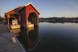 Garaże dla łodzi, port na Stenskar, Archipelag Turku, Finlandia