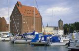 Niemcy Stralsund spichlerz-restauracja widok z portu jachtowego