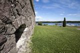 Twierdza Svartholm i pomost dla jachtów, Svartholm, Zatoka Fińska, Finlandia