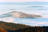 Inwersja, mgły w dolinach, widok z Połoniny Wetlińskiej, Bieszczady