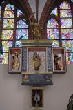 Szczecin, katedra - bazylika metropolitalna pw. św. Jakuba wnętrze, ołtarzyk z relikwiami św. Wojciecha