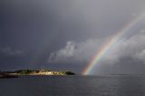 Burza i tęcza w szkierach, widok z wyspy Kallhamn, Szwecja