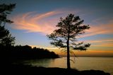 Zachód słońca na wyspie Timmeroarna na północy jeziora Vanern, Wener, Szwecja
