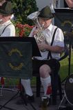 orkiestra Tirolerband z Aalburga orkiestra tyrolska na pikniku w Rendsburgu nad kanałem Kilońskim, Schleswig-Holstein, Niemcy