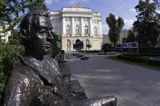 Warszawa, figura studenta na ławce na terenie Uniwersytetu Warszawskiego, Galeria-Muzeum Uniwersytetu Warszawskiego, Warszawa, Pałac Kazimierzowski - ul. Krakowskie Przedmieście 26/28