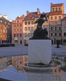 Warszawa, Rynek Starego Miasta i pomnik - fontanna Syrenki