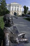 Warszawa, figura studenta na ławce na terenie Uniwersytetu Warszawskiego, Galeria-Muzeum Uniwersytetu Warszawskiego, Warszawa, Pałac Kazimierzowski - ul. Krakowskie Przedmieście 26/28