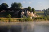 skałki w Tyńcu nad rzeką Wisłą, poranne mgły