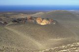 Krater wulkan w Parku Narodowym Timanfaya, Lanzarote Wyspy Kanaryjskie,