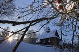 Rajska jabłoń i cerkiew, kościółek w żłobku, zima, Bieszczady